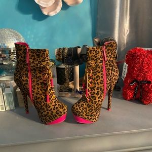 Leopard 🐆 print boots